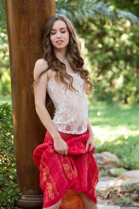 Поэтическая эротика на природе с Tali Dova