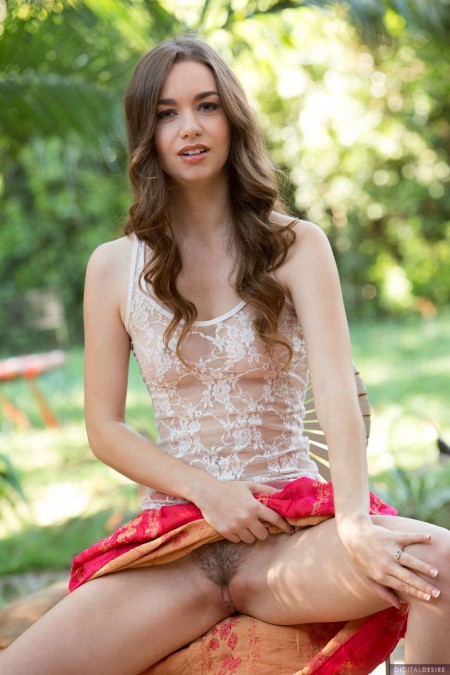 Поэтическая эротика на природе с Tali Dova