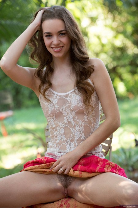 Поэтическая эротика на природе с Tali Dova