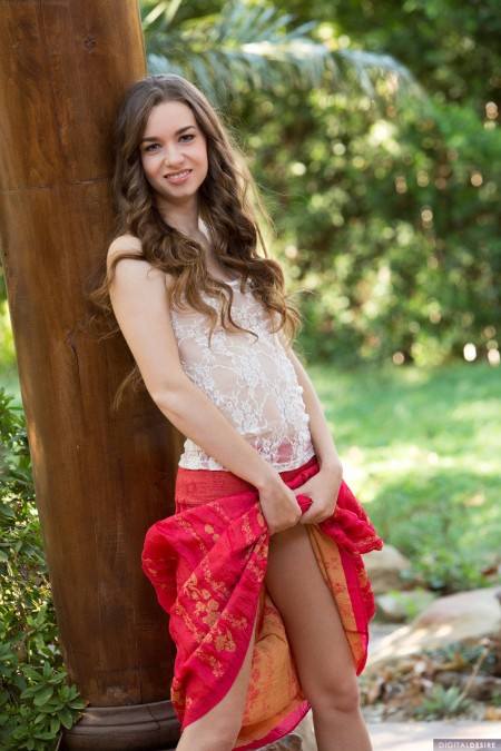 Поэтическая эротика на природе с Tali Dova