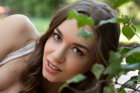 Поэтическая эротика на природе с Tali Dova