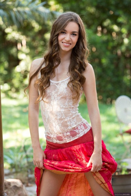 Поэтическая эротика на природе с Tali Dova