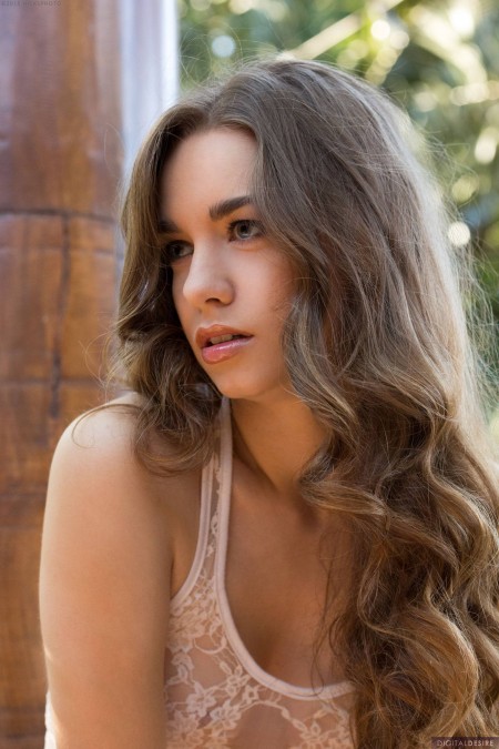 Поэтическая эротика на природе с Tali Dova