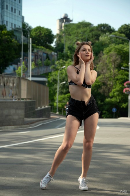 Фотосессия с Алисой: город и здоровье