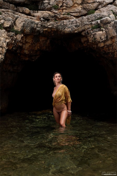 Летняя элегантность: девушка Cara Mell