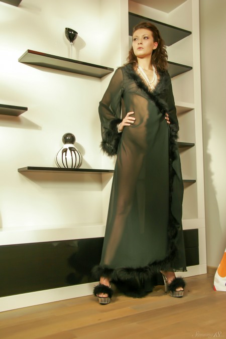 Изысканная фотосессия сексуальной модели