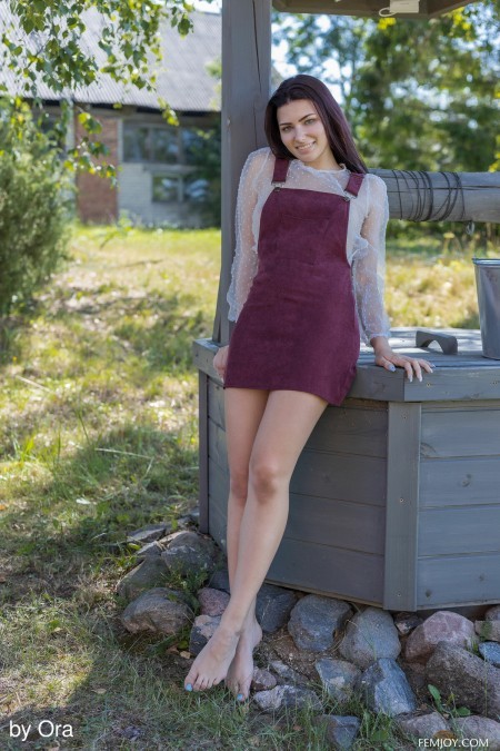 Летнее настроение: счастливая Нана на природе