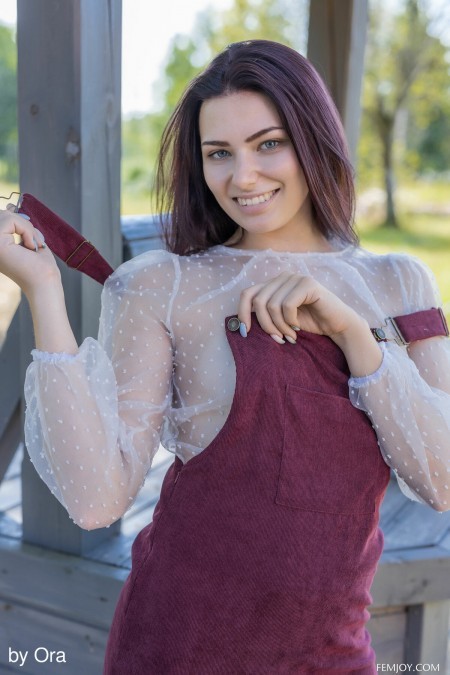 Летнее настроение: счастливая Нана на природе