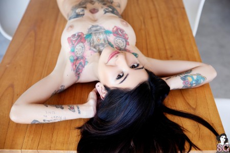 Сенсационная модель Фай Т: Татуировки и Улыбки