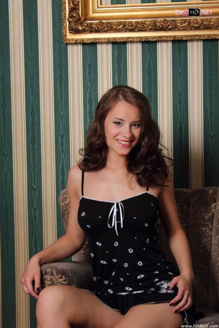 Чарующая элегантность: Дана Ф в домашнем интерьере