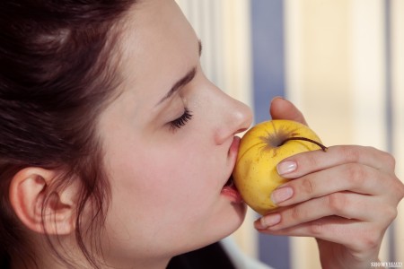 Изысканная эротическа+я фотосессия домa