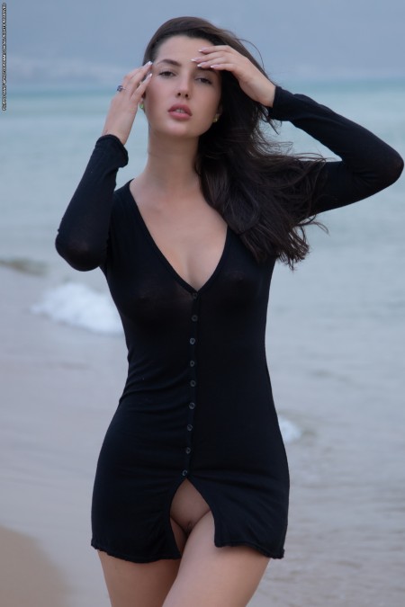 Летнее удовольствие: эротическая фотосессия с Маделин