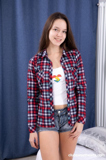 Flamy Nika: веселая эротическая фотосессия в студии