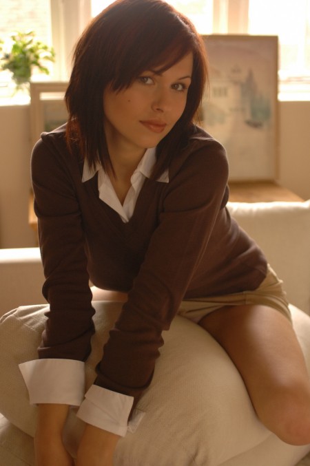 Привлекательная Iga Wyrwal: фотосессия в домашней обстановке