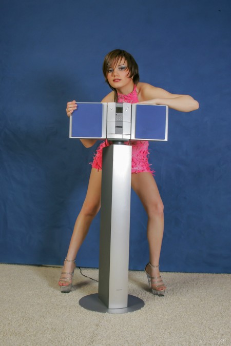 Естественная красота: Лара в эротической фотосессии