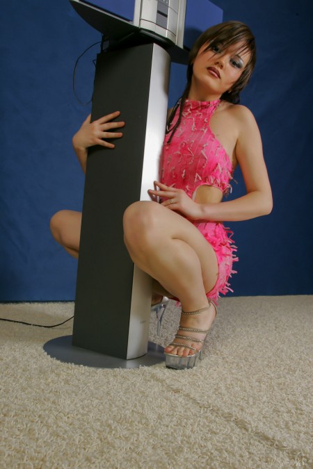 Естественная красота: Лара в эротической фотосессии