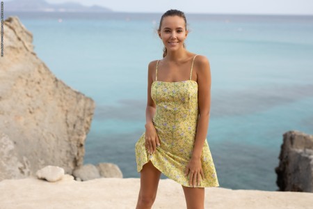 Летняя красота в природе: эротическая фотосессия