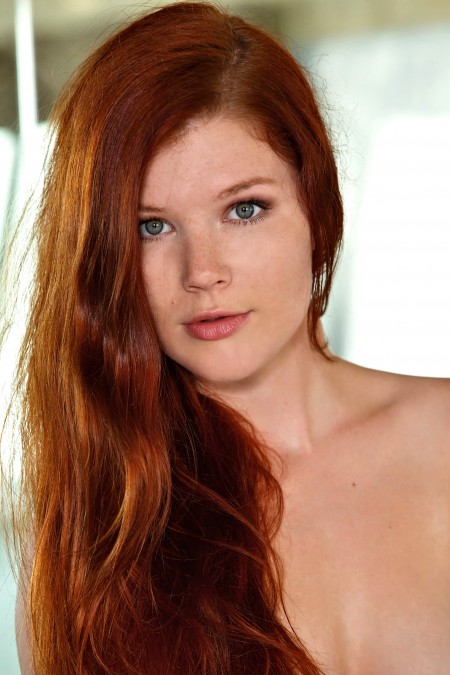 Элегантная красота Мии Соллис