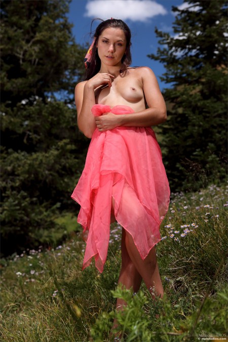 Летнее счастье в природе: Элена Генери