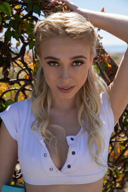 Райли Энн: летний эротический фотосет