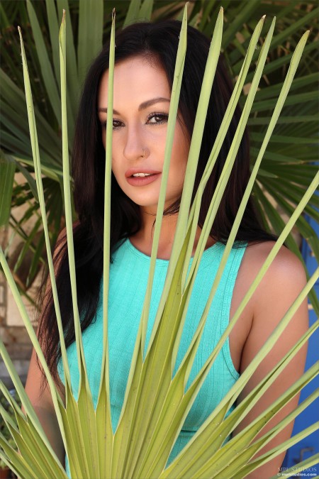 Летняя сенсуальность: Мила А на природе