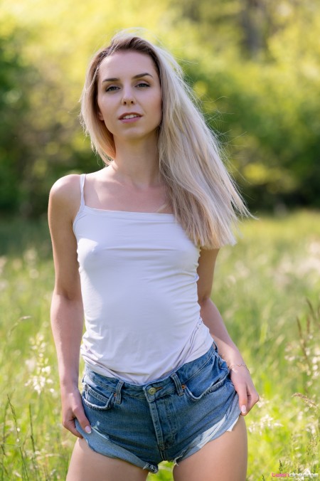 Летнее счастье: фотосет с девушкой