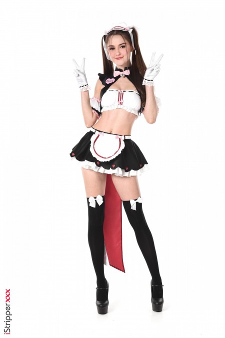 Огонь смеха: чувственная модель без одежды