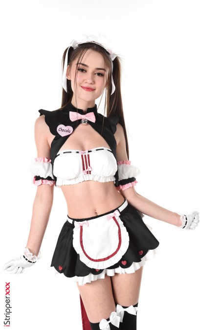 Огонь смеха: чувственная модель без одежды