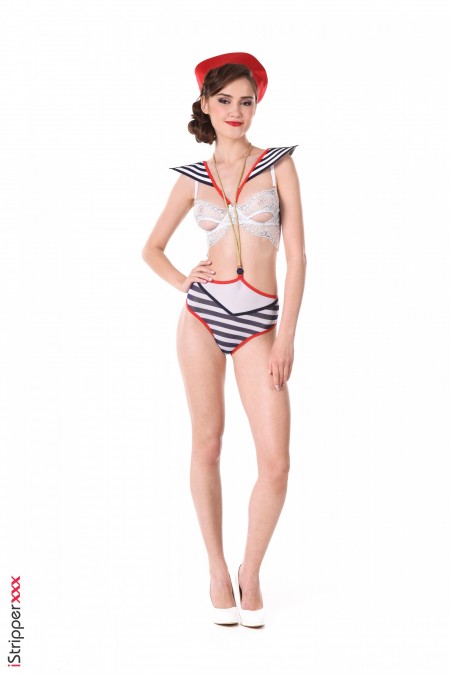 Летний эротический фотосет с Sonya Blaze