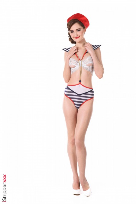 Летний эротический фотосет с Sonya Blaze