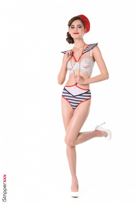 Летний эротический фотосет с Sonya Blaze