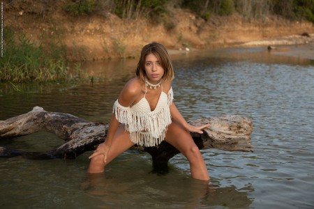 Летнее чувственное фото среди природы