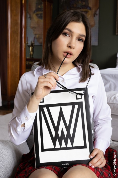 Элли Луна: Очарование бизнес-леди