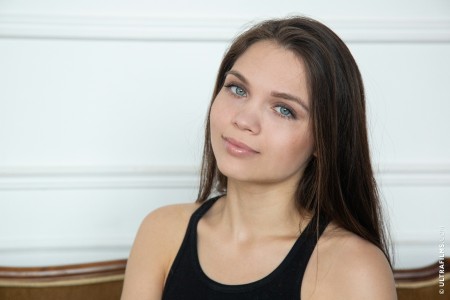 Прекрасная Адриана Форн в эротической фотосессии