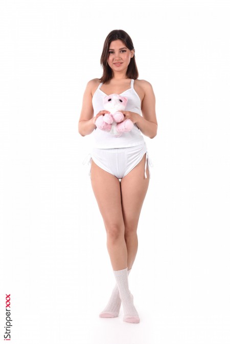 Элли Луна: Спортивное Очарование и Чувственность