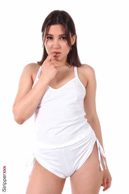 Элли Луна: Спортивное Очарование и Чувственность