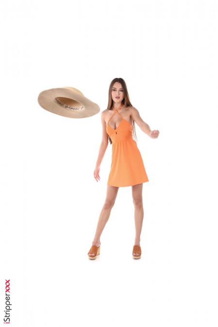 Летняя элегантность: Соня Блейз в фотосессии