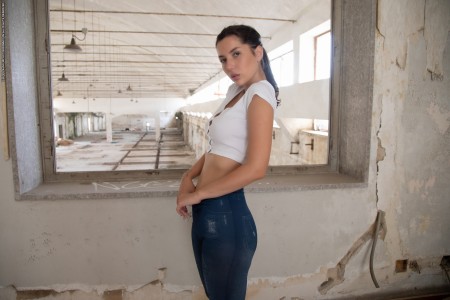 Экспрессия смелости: Маделин А эротическое фото