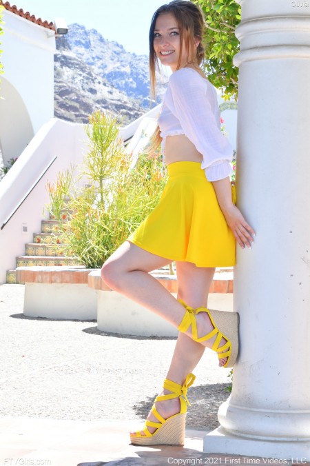 Летняя фотосессия Оливия в природе