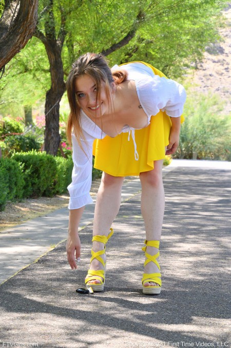 Летняя фотосессия Оливия в природе