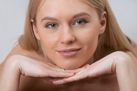 Искушение: фотосессия модели в белье