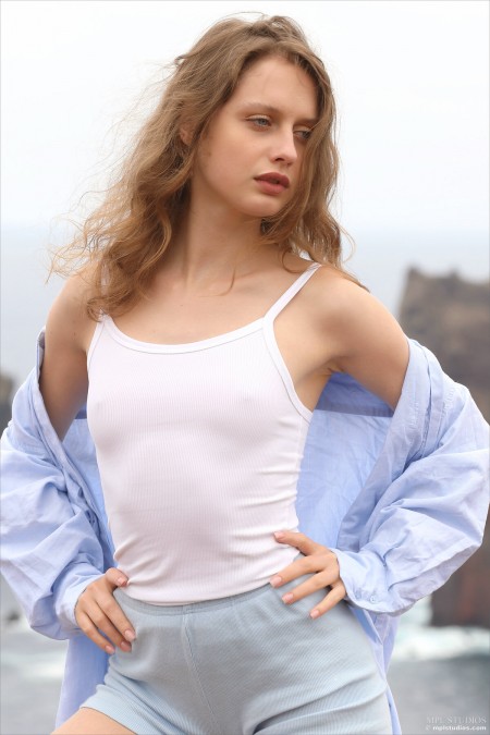 Летняя эротическая фотосессия с моделью