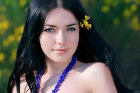 Летнее наслаждение: эротическая фотосессия с Оливией Ф