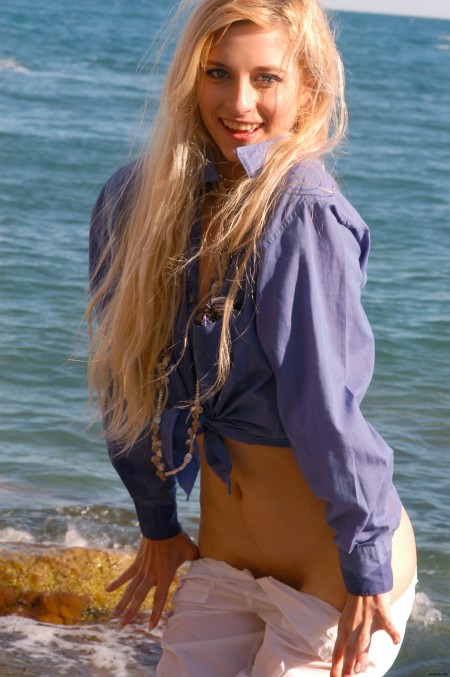 Летняя счастливая натуралистка Эва