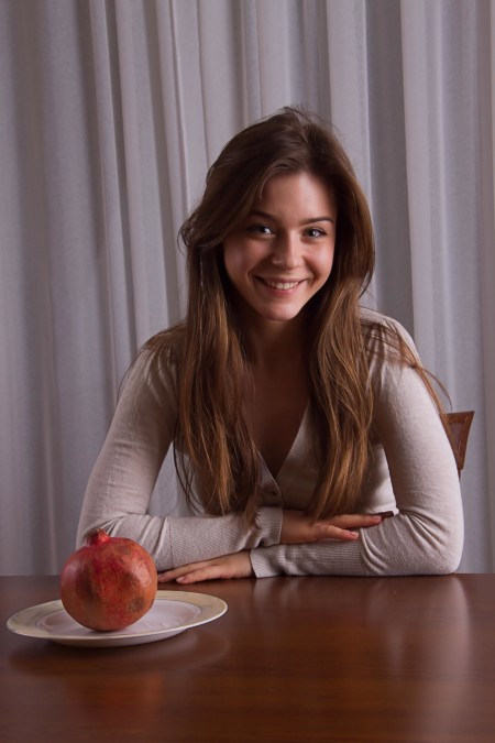 Сексуальная Лили: Улыбка и Фрукты