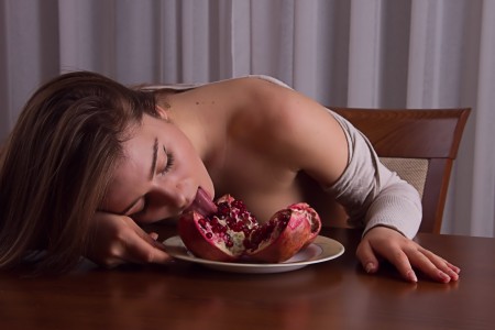 Сексуальная Лили: Улыбка и Фрукты