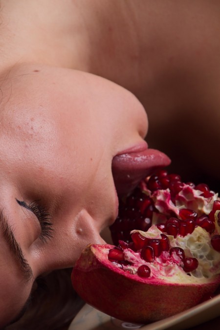 Сексуальная Лили: Улыбка и Фрукты