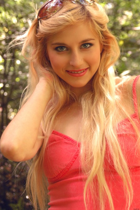 Радостное летнее фотосессия с Эвой