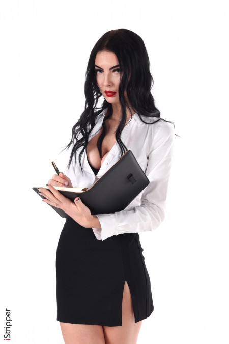 Элегантная бизнесвумен в белье