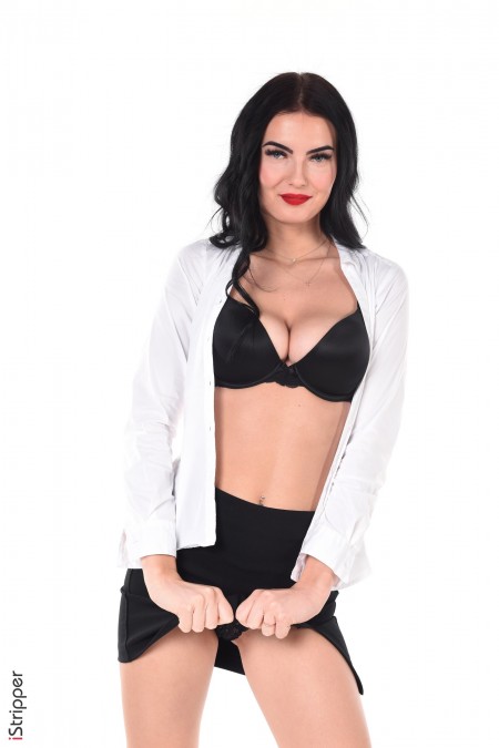 Элегантная бизнесвумен в белье